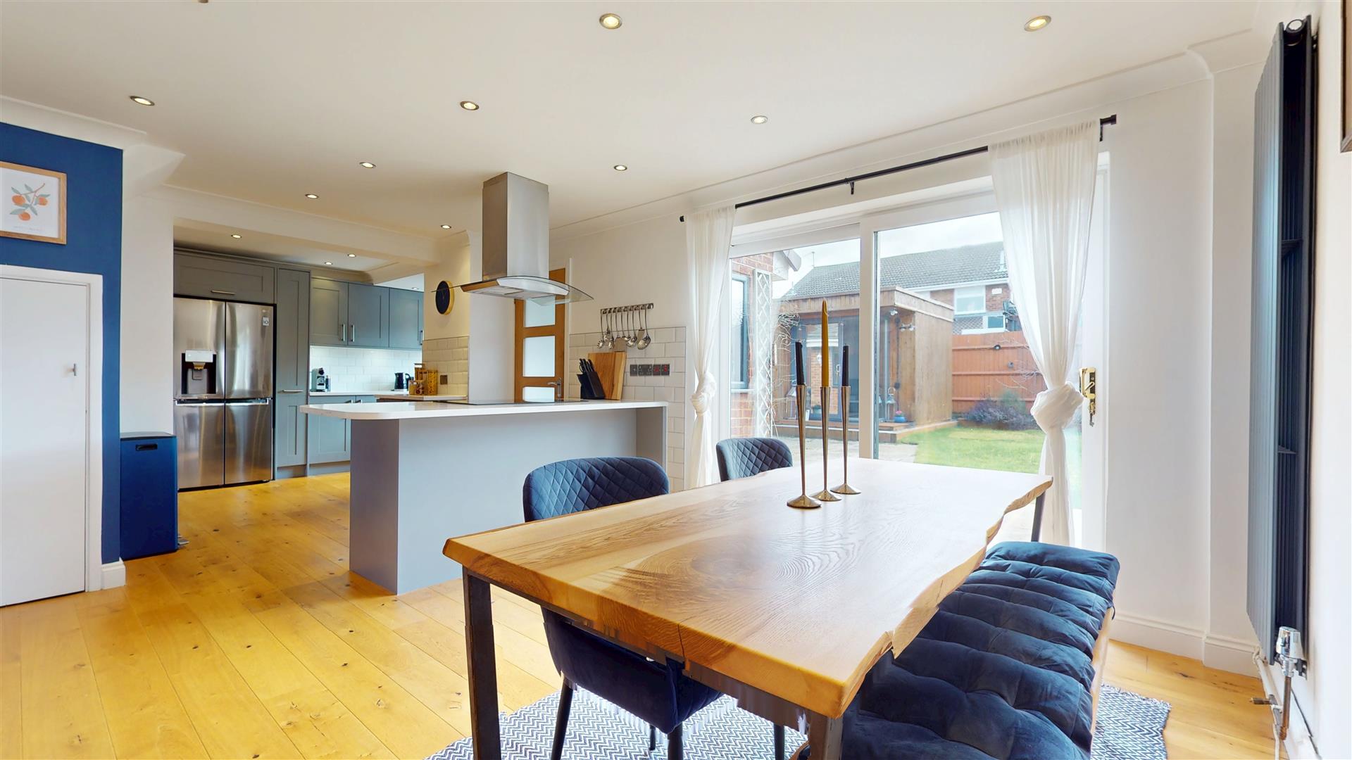 5 bed property in Gleneagles Close, Milton Keynes